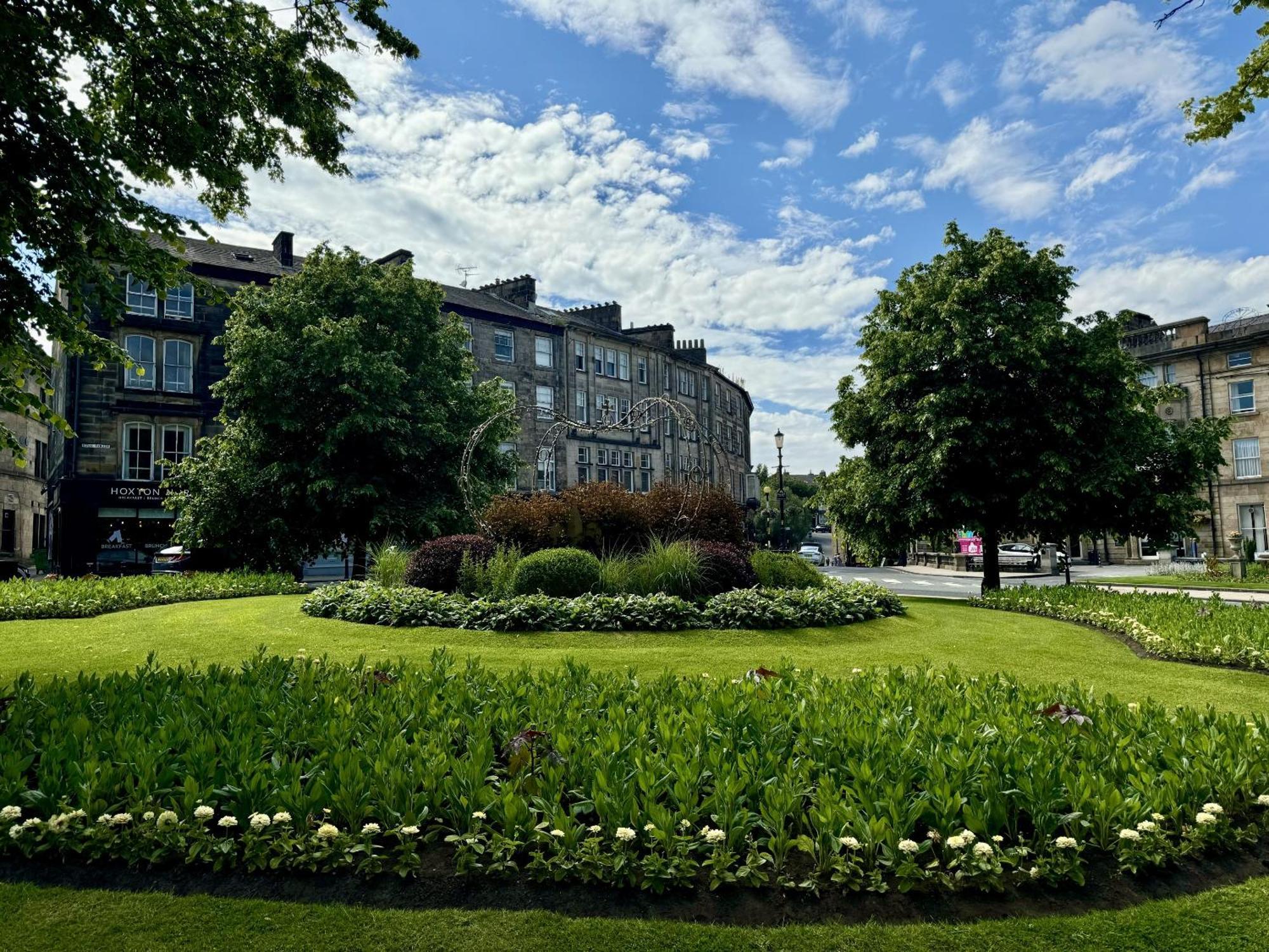 The Crown View - Luxury Apartment - Free Parking Nearby Harrogate Exterior photo